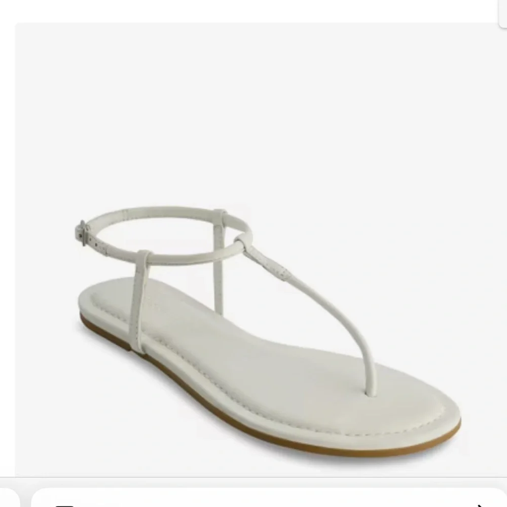 🆕 Bernardo T-strap Sandals